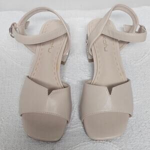 Beige Tan Nude Neutral Low Block Heels Star Accent Party Office Career Size 6